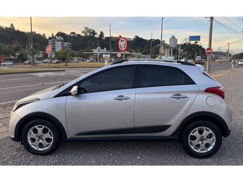 HYUNDAI - HB20X - 2014/2015 - Prata - R$ 55.900,00