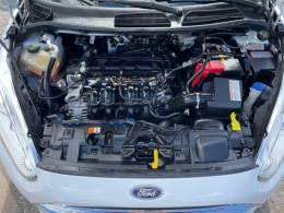 FORD - FIESTA - 2015/2016 - Branca - R$ 55.900,00