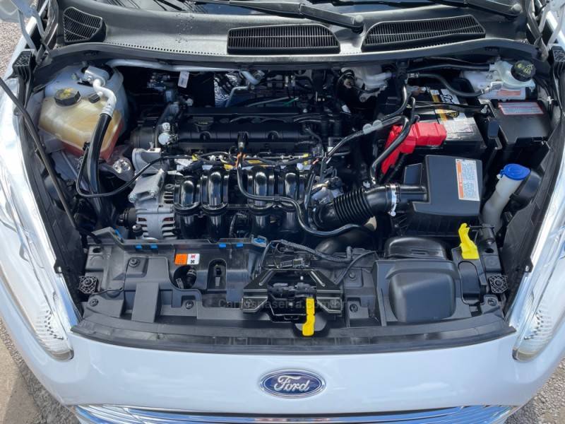 FORD - FIESTA - 2015/2016 - Branca - R$ 55.900,00