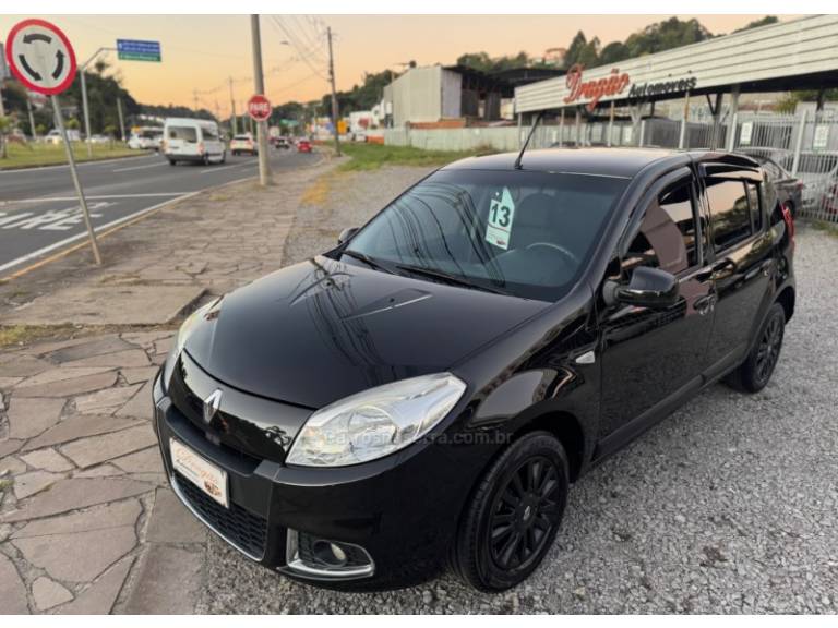 RENAULT - SANDERO - 2012/2013 - Preta - R$ 35.900,00