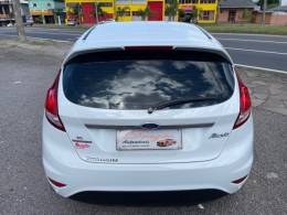 FORD - FIESTA - 2015/2016 - Branca - R$ 55.900,00