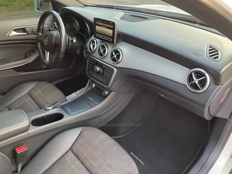 MERCEDES-BENZ - GLA 200 - 2014/2015 - Branca - R$ 119.900,00