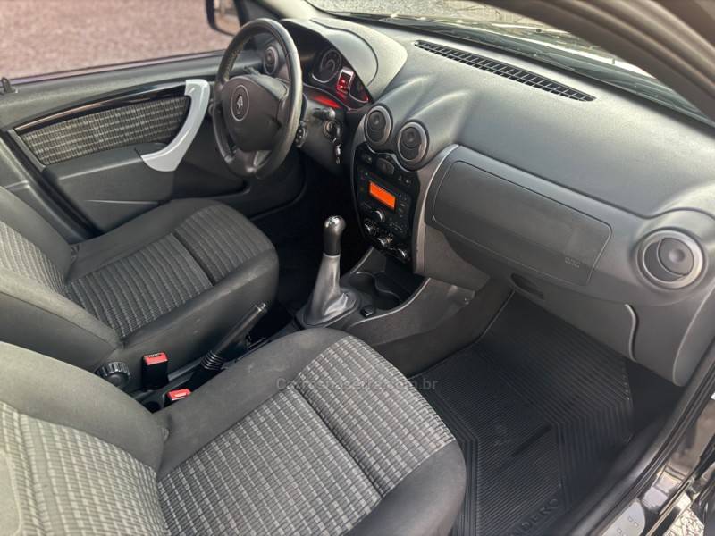 RENAULT - SANDERO - 2012/2013 - Preta - R$ 35.900,00