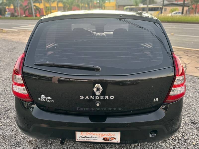 RENAULT - SANDERO - 2012/2013 - Preta - R$ 35.900,00