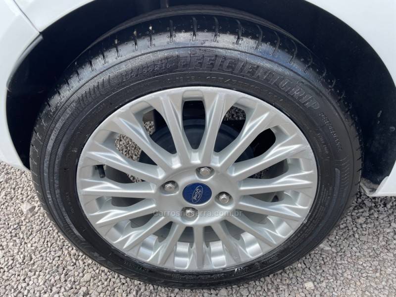 FORD - FIESTA - 2015/2016 - Branca - R$ 55.900,00
