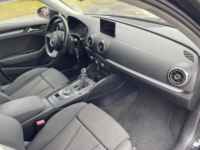 AUDI - A3 - 2013/2014 - Preta - R$ 89.900,00