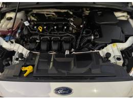 FORD - FOCUS - 2015/2016 - Branca - R$ 58.900,00