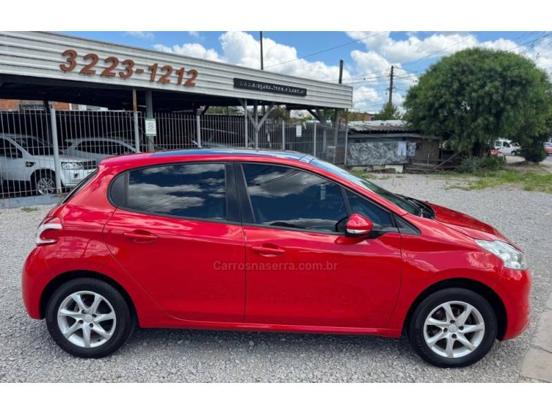 PEUGEOT - 208 - 2015/2016 - Vermelha - R$ 47.900,00